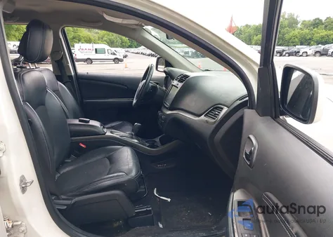 2018 Dodge Journey Crossroad Awd z USA, uszkodzony, nr VIN 3C4PDDGG2JT387250